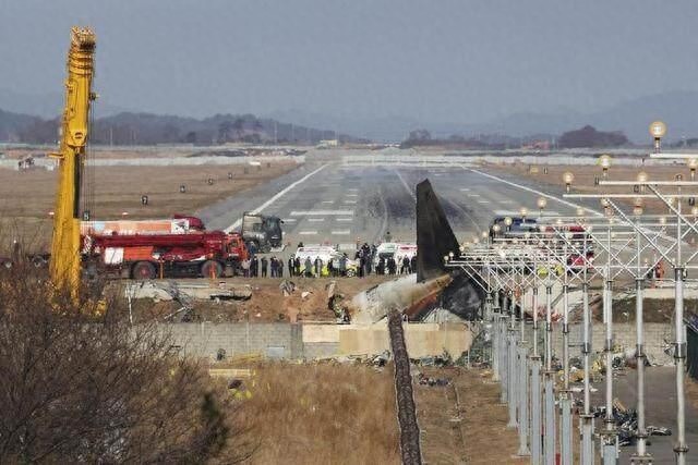 韩国空难乘客遗物装满一卡车