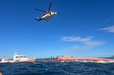 韩国西南海域垂钓船倾覆致三人死亡