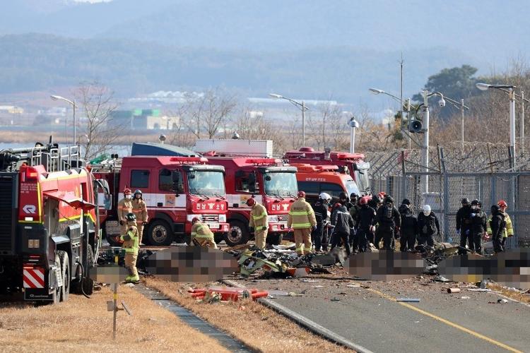 韩国客机碰撞爆炸事故造成至少120人死亡