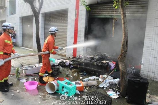 外卖小哥遇店铺起火持灭火器冲进去,高速计划响应执行_MR65.39.33